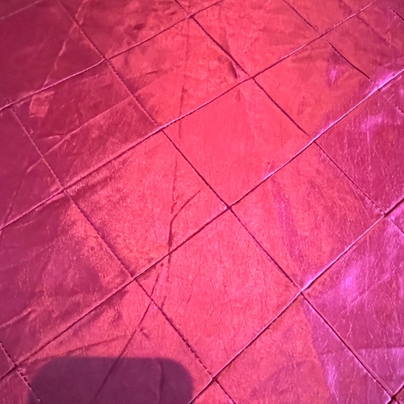 Round Tablecloth - Picture 3 of 4